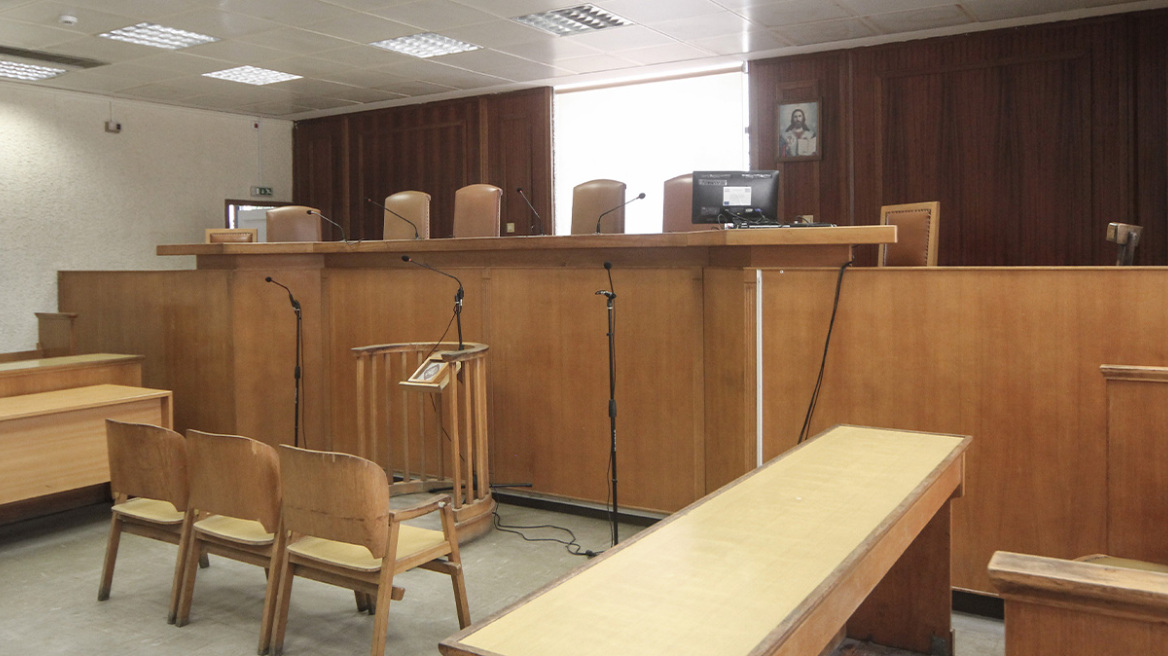 Λαμία: Στη φυλακή 53χρονος που χτύπησε τον ηλικιωμένο πατέρα του
