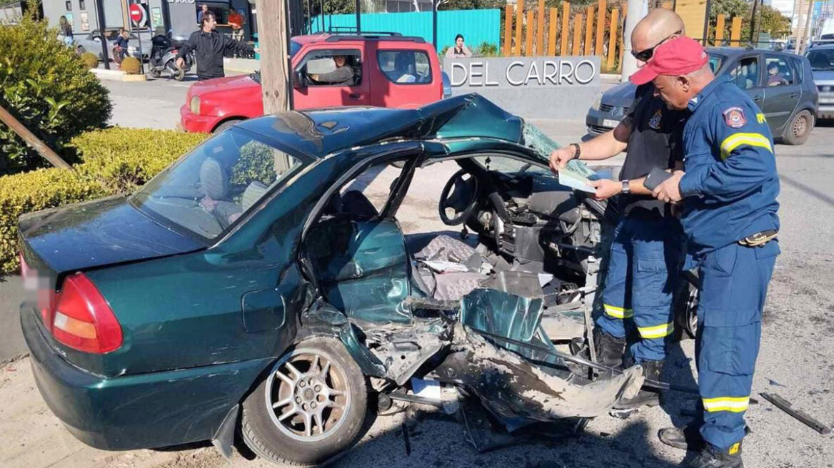 Τροχαίο δυστύχημα στη Λεωφόρο Λαυρίου στην Παιανία - Νεκροί δύο ηλικιωμένοι μετά από σύγκρουση ΙΧ