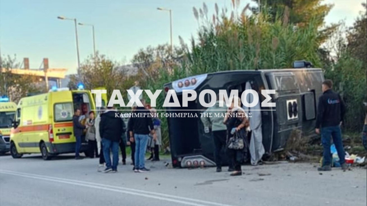 Εκτροπή λεωφορείου με 40 επιβάτες έξω από τον Ριζόμυλο του Βόλου – Στο νοσοκομείο 14 ελαφρά τραυματίες, δείτε φωτογραφίες  