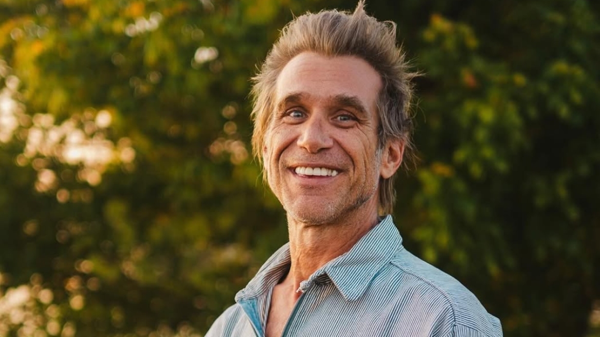 Τοντ Σνάιντερ: Πέθανε ο γνωστός τραγουδιστής της κάντρι και της αμερικανικής φολκ
