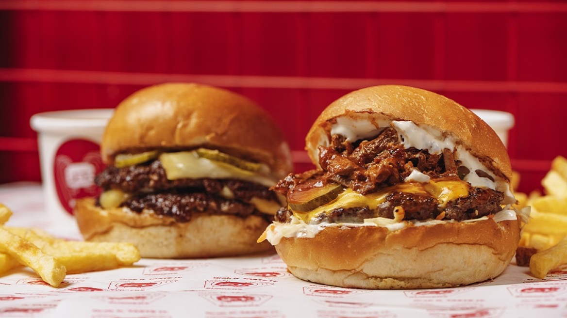 Pax Burgers – Δοκιμάσαμε τα δύο limited edition burgers του Σταύρου Βαρθαλίτη
