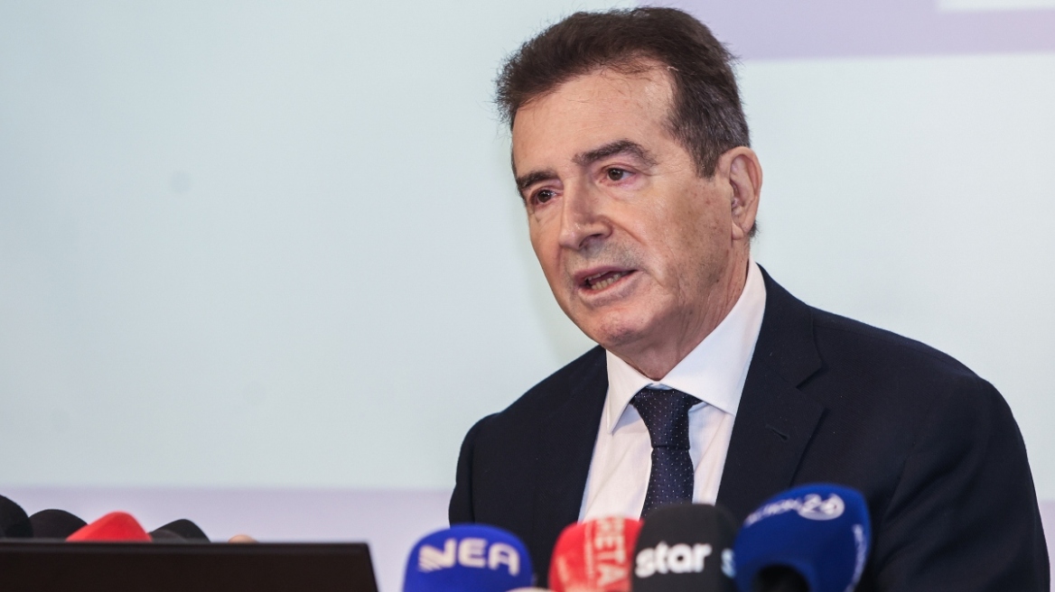 Χρυσοχοΐδης: 5.000 «panic button» τον χρόνο - 19.500 δικογραφίες για ενδοοικογενειακή βία στο δεκάμηνο