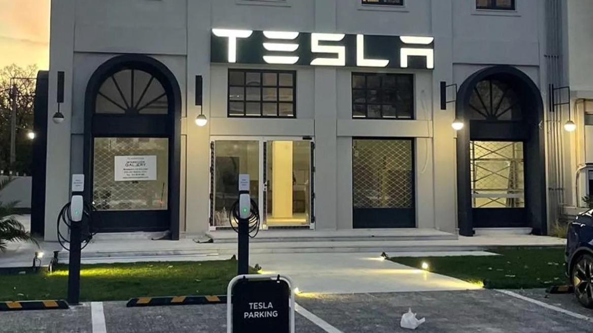 Η Tesla φεύγει από το Μαρούσι...