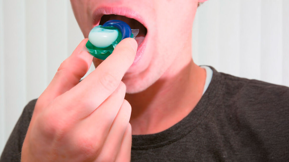 Από το «αμάσητο μπέργκερ», στο παιχνίδι της ασφυξίας: Ποια είναι τα πιο ακραία challenges που κάνουν οι έφηβοι