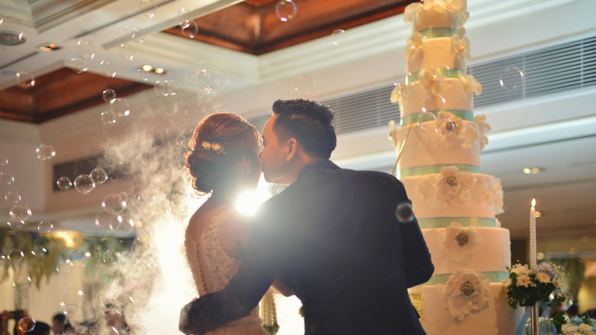 Κινεζική πόλη προσφέρει καταναλωτικά κουπόνια για νεόνυμφους με στόχο την αύξηση των γάμων