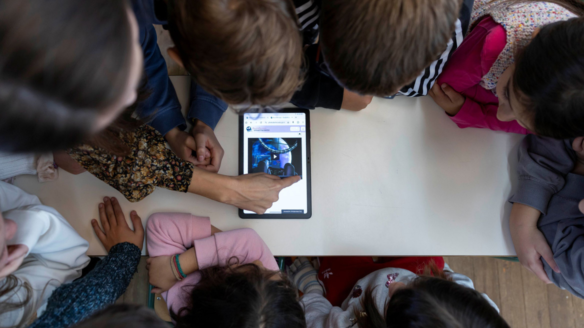 Νέα εποχή συνδεσιμότητας με γρήγορες ταχύτητες σε όλα τα δυσπρόσιτα σχολεία της Ελλάδας από την COSMOTE TELEKOM