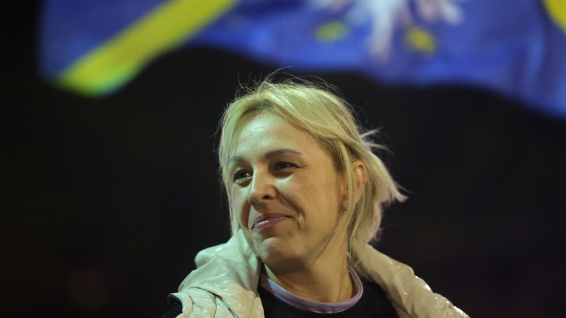 Τερμάτισε την απεργία πείνας η μητέρα θύματος της τραγωδίας στο Νόβι Σαντ
