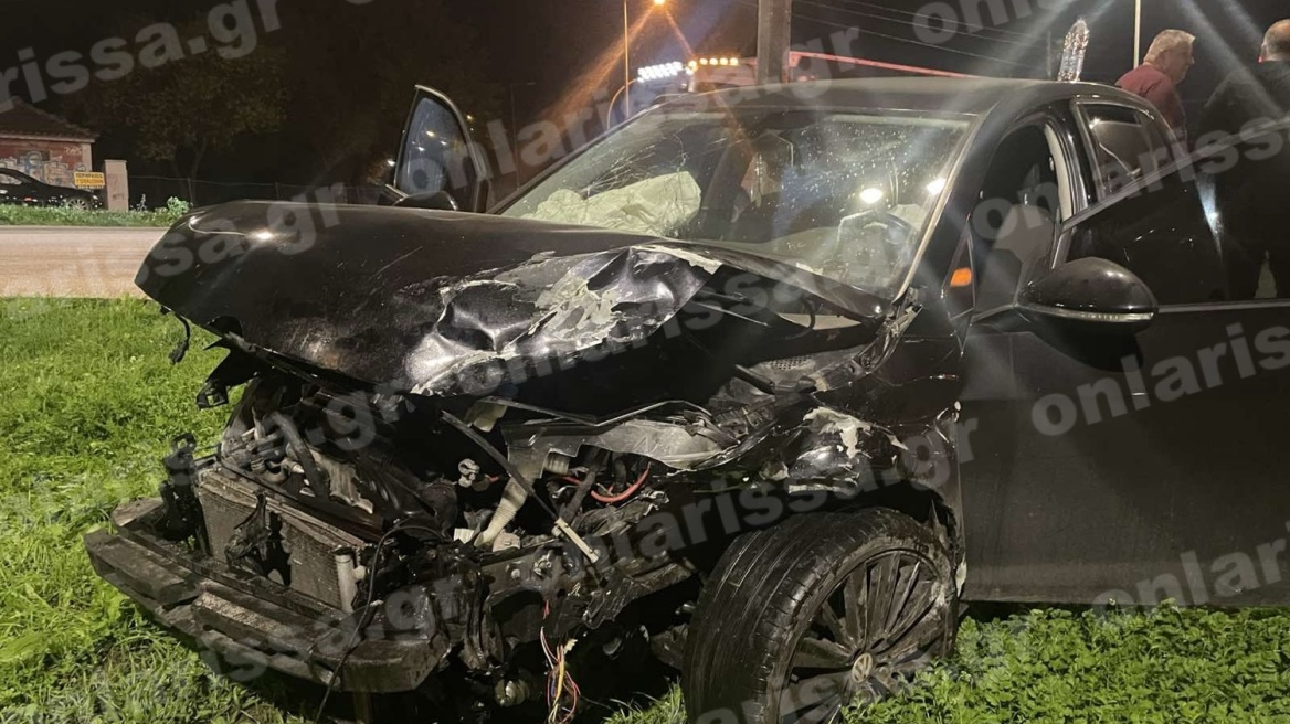 Τροχαίο στη Λάρισα, εγκλωβίστηκαν τρία άτομα σε ΙΧ - Δείτε φωτογραφίες