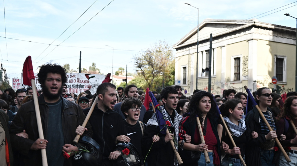 Μία σύλληψη και 19 προσαγωγές γύρω από το Πολυτεχνείο - Ξεκινά σε λίγο η πορεία