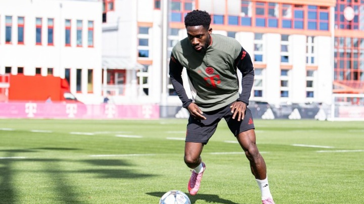 Μπάγερν: Ο Ντέιβις επέστρεψε στο κανονικό πρόγραμμα προπονήσεων μετά από οκτώ μήνες
