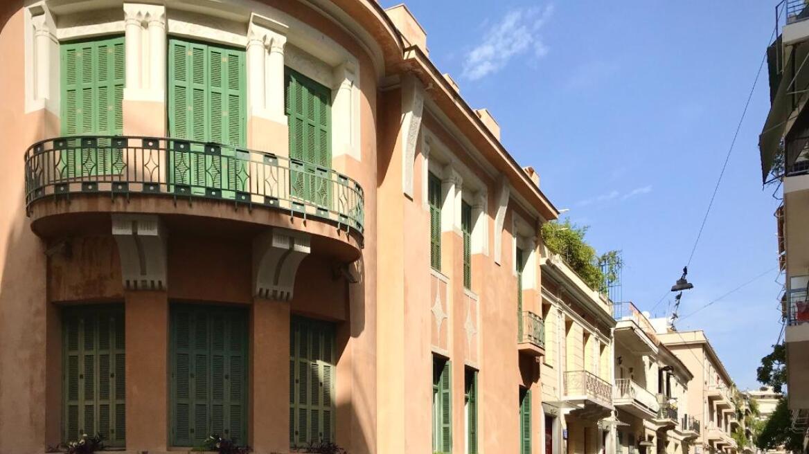 «Από το Μουσείο στην Κυψέλη»: Βιωματικοί περίπατοι στην ψυχογεωγραφία της Αθήνας στο νέο βιβλίο του Νίκου Βατόπουλου