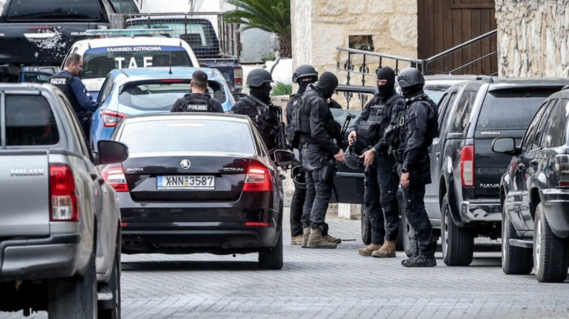 Βορίζια: Συνέλαβαν τους γονείς του 39χρονου Φανούρη Καργάκη μετά από μήνυση της αδελφής της Ευαγγελίας Φραγκιαδάκη
