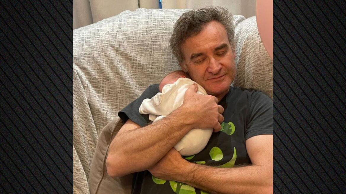 Νίκος Ορφανός για την πρόωρη γέννηση της κόρης του: Χαιρόμασταν και κλαίγαμε με κάθε 10 γραμμάρια που έπαιρνε