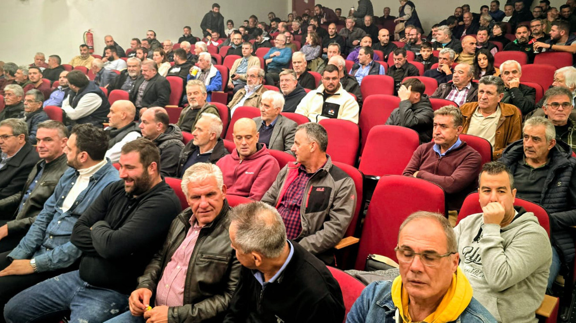 Πανθεσσαλική σύσκεψη των αγροτών στα Φάρσαλα: Ενιαίο μπλόκο στη Νίκαια θέλουν να στήσουν οι αγρότες 