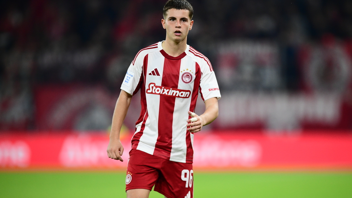 Χρήστος Μουζακίτης: Στα ραντάρ της Μάντσεστερ Γιουνάιτεντ ο νεαρός άσος του Ολυμπιακού, σύμφωνα με την Mundo Deportivo