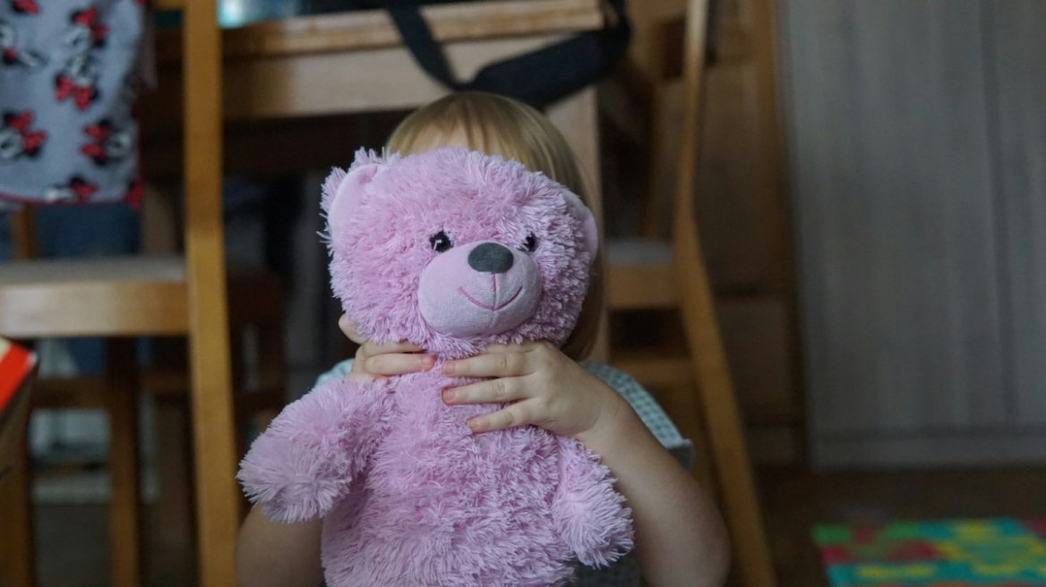 Σάλος στην Κίνα με λούτρινο αρκουδάκι που έδινε σεξουαλικές συμβουλές σε παιδιά και έλεγε πού να βρουν μαχαίρια 