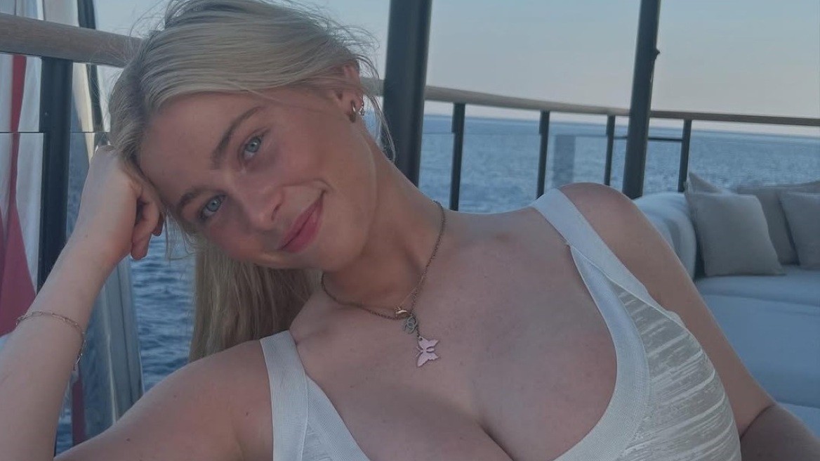 Κλιμεντίνη: Η κόρη της Κλόντια Σίφερ με κορσέ που τόνιζε το ντεκολτέ της (εικόνες)