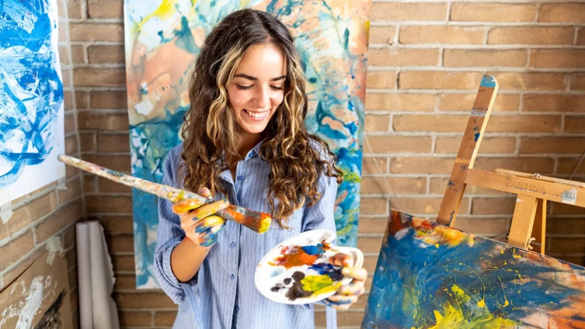 Η ευτυχία αποτελεί ανεξάντλητη πηγή δημιουργικότητας – Τι ισχύει με τη θλίψη και τον θυμό
