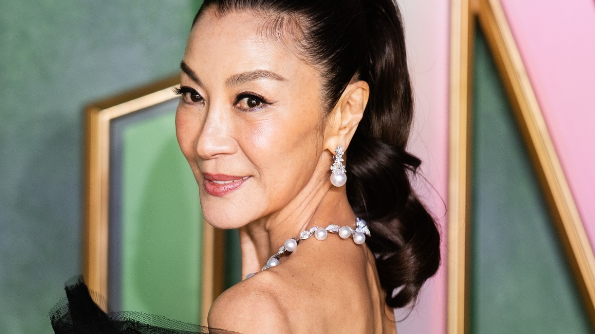 Μισέλ Γιο: Το νέο, κοντό κούρεμα της σταρ του «Τα πάντα όλα» μας εμπνέει να κλείσουμε ραντεβού σε κομμωτήριο