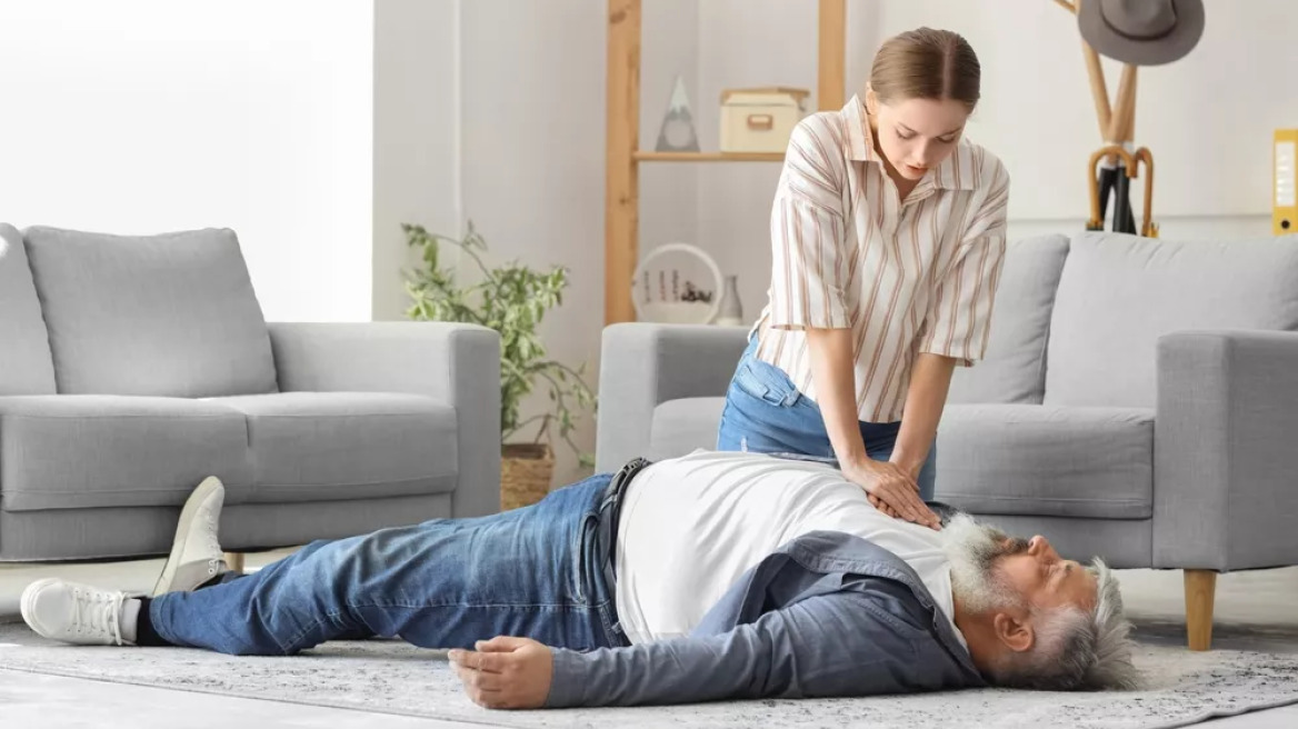 Καρδιακή ανακοπή: Η άμεση αντίδραση εντός λεπτών και η εφαρμογή ΚΑΡΠΑ σώζουν ζωές
