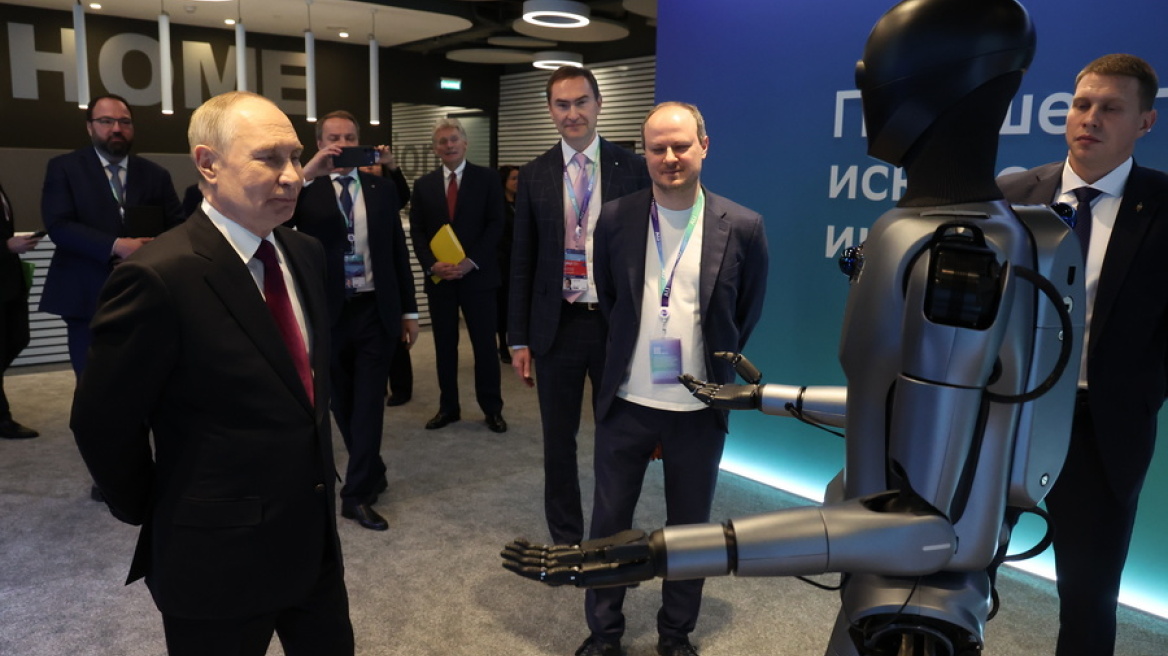 Ρομπότ τεχνητής νοημοσύνης χόρεψε για τον Βλαντίμιρ Πούτιν – Δείτε βίντεο
