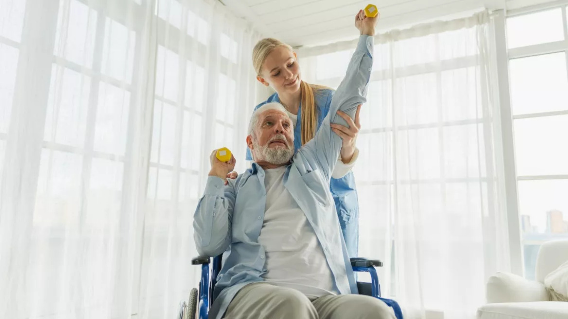 Ο ρόλος της φυσικοθεραπείας στην αποκατάσταση από εγκεφαλικό επεισόδιο – Πόσο πρέπει να διαρκεί
