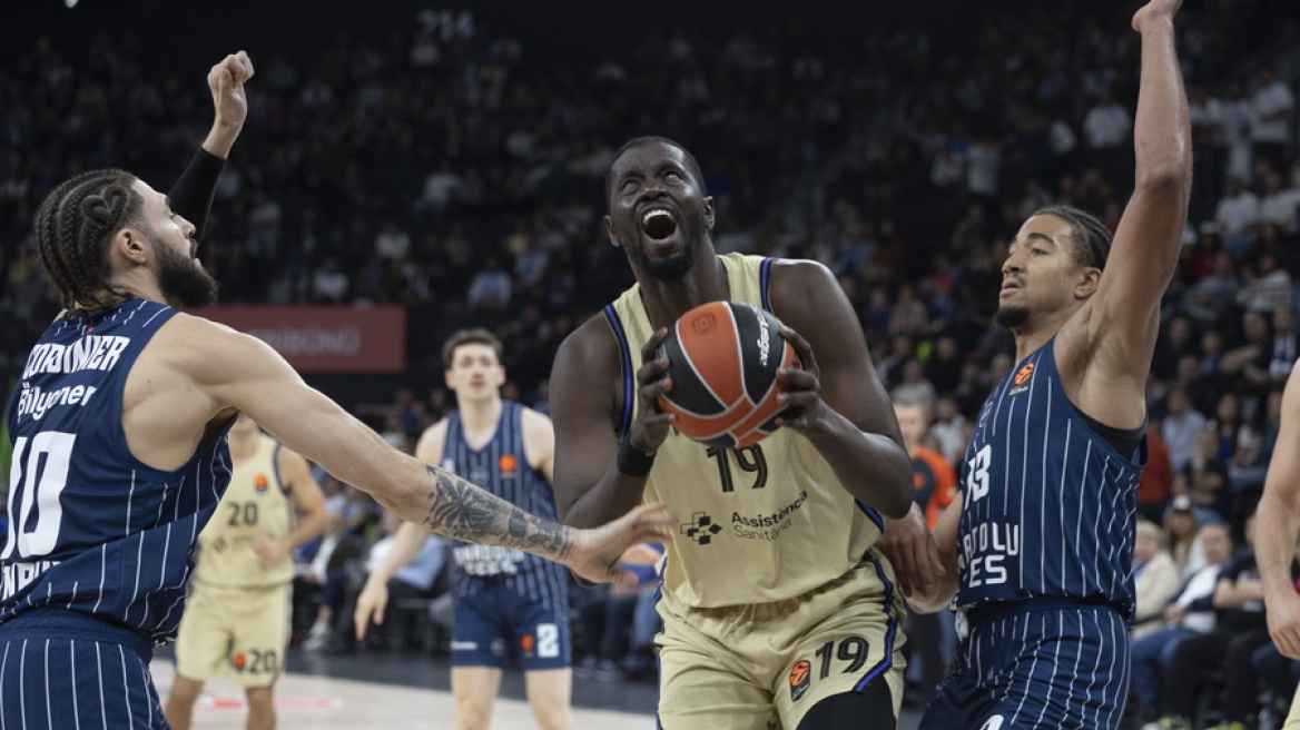 Euroleague: Με βολές του Κορντινιέ σε νεκρό χρόνο η Εφές κέρδισε 74-73 την Μπαρτσελόνα στο ντεμπούτο του Πασκουάλ 