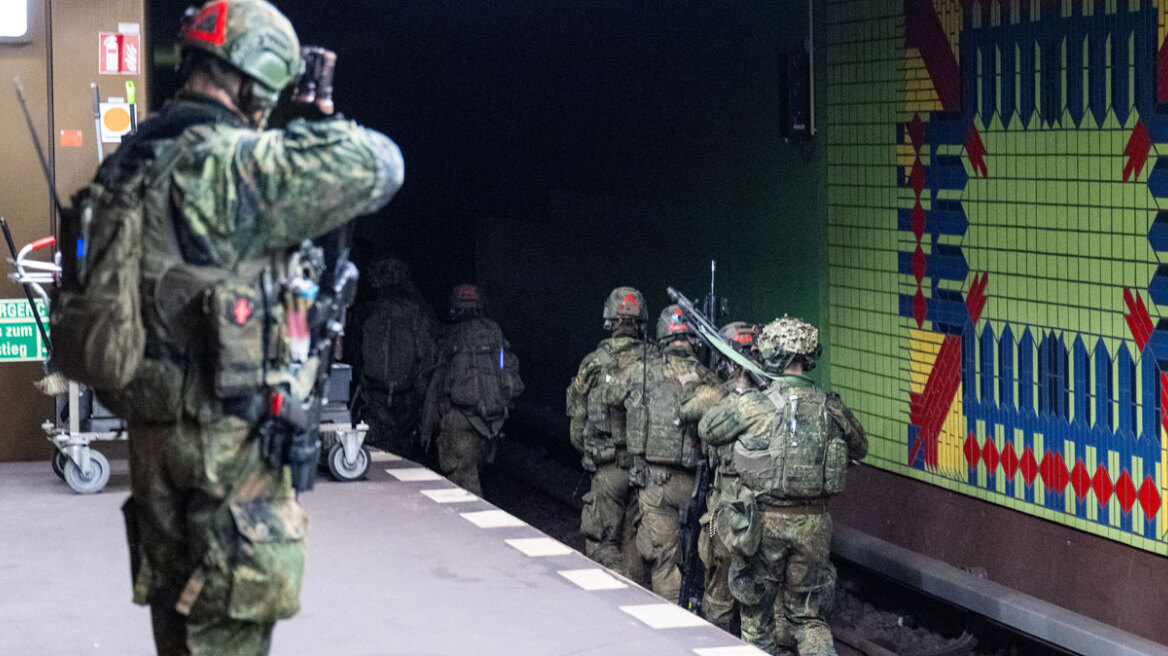 Άσκηση του Γερμανικού Στρατού στο μετρό του Βερολίνου με σενάρια... «αστικού πολέμου» - Δείτε βίντεο