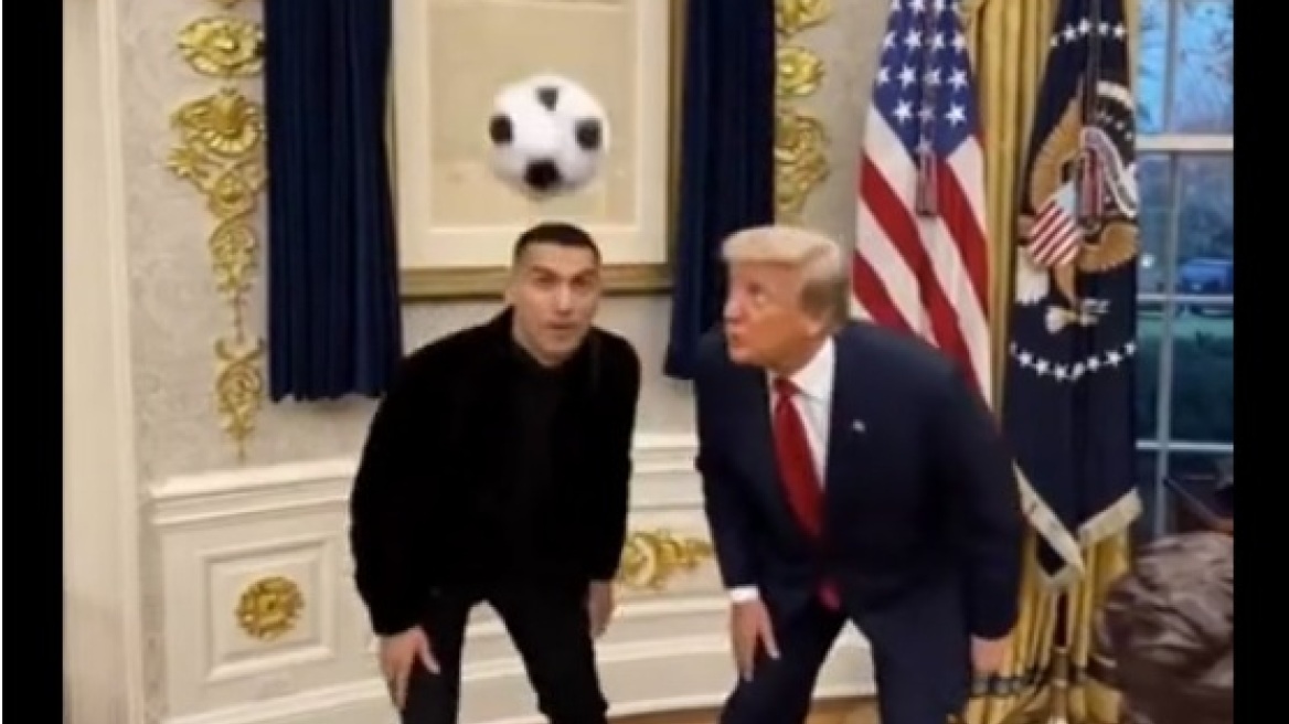 Ο Τραμπ ανέβασε βίντεο που τον δείχνει να παίζει μπάλα, μέσω ΑΙ, με τον Ρονάλντο στο Οβάλ Γραφείο