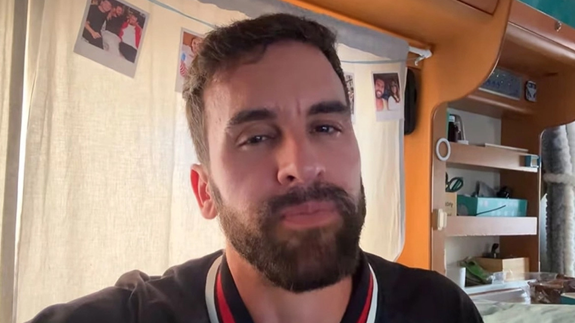 Ζωή σε 7 τ.μ.: Ο δάσκαλος που επέλεξε ένα τροχόσπιτο για να ζει
