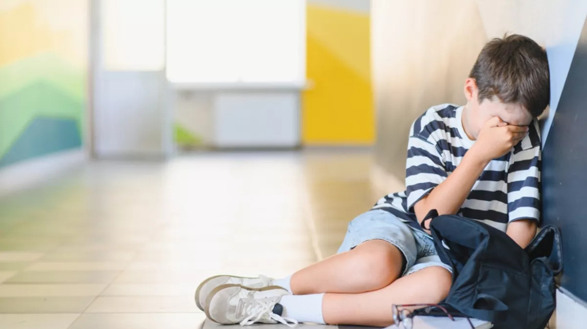 Επουλώνονται οι πληγές του bullying στα παιδιά; Κορυφαία Ελληνίδα καθηγήτρια απαντά στους γονείς
