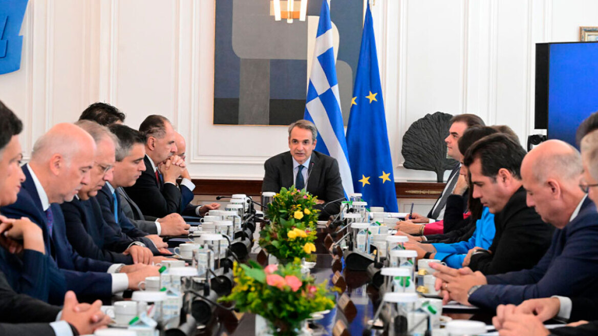 Η ΝΔ με αντίπαλο… τον εαυτό της σε τρεις δημοσκοπήσεις - Στόχος η βελτίωση εικόνας με όπλο την οικονομία
