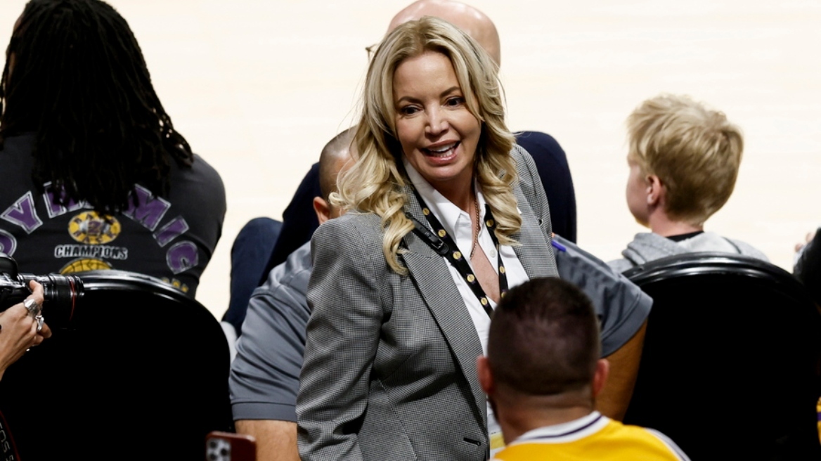 Οι Λέικερς έγιναν οικογενειακό «ριάλιτι» - Η Τζινι Μπας... ενέκρινε την απόλυση των αδελφών της