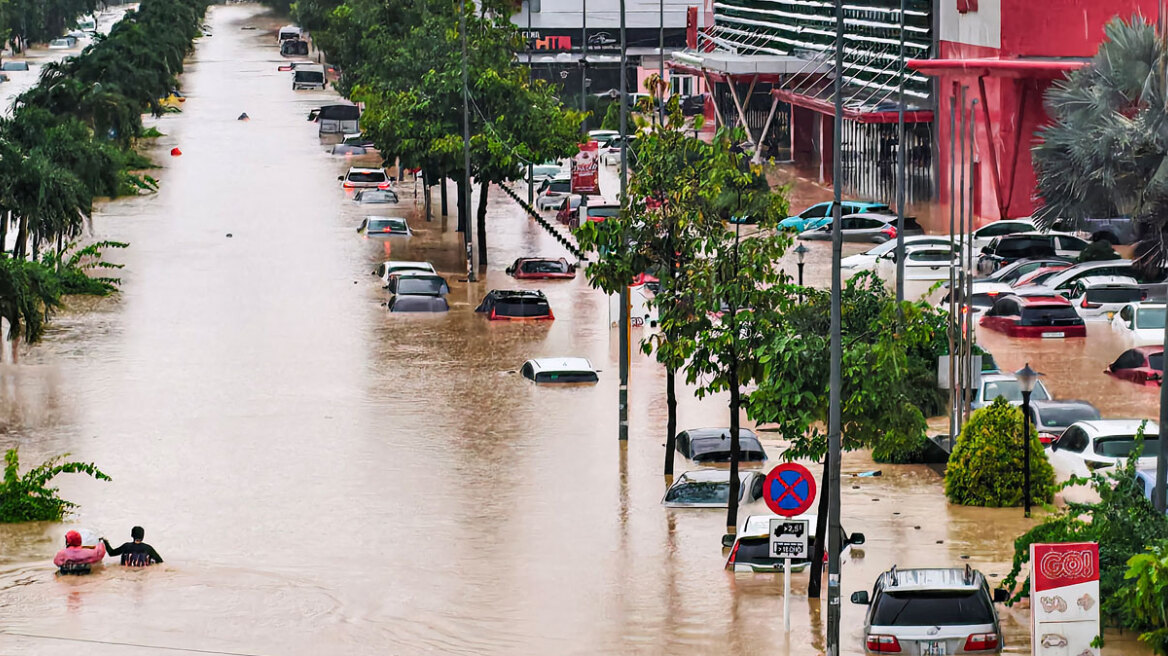 Βιετνάμ: Τουλάχιστον 41 νεκροί μετά από έντονες βροχοπτώσεις και πλημμύρες - Δείτε βίντεο
