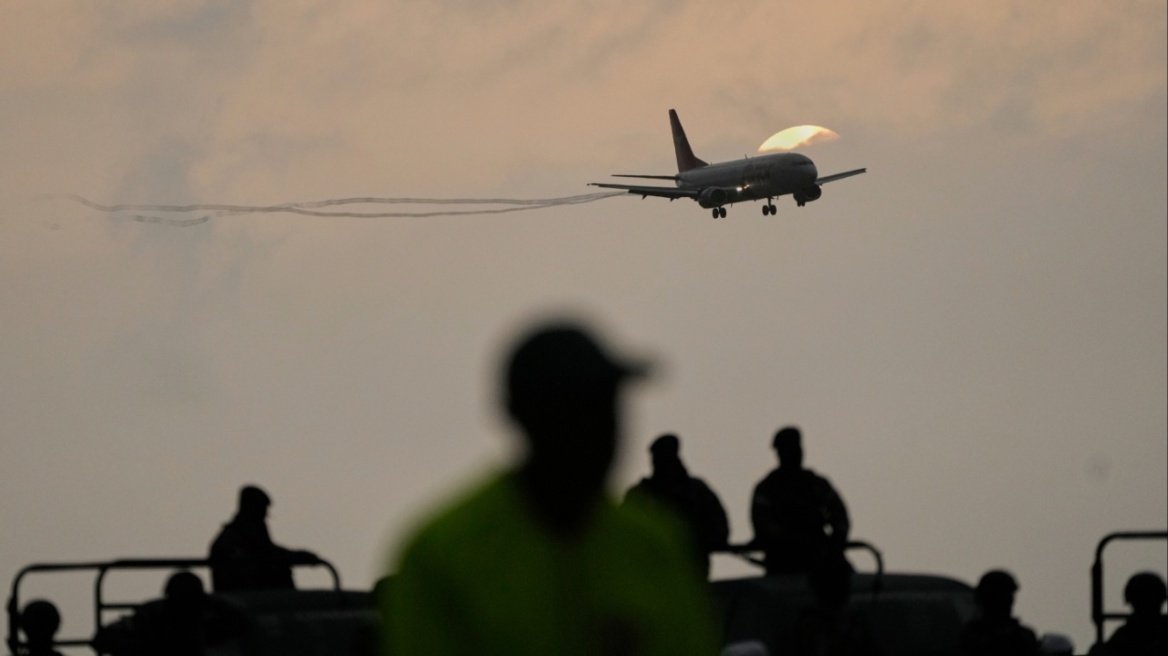 Κολομβία και Παναμάς αναστέλλουν τις πτήσεις τους από και προς τη Βενεζουέλα 