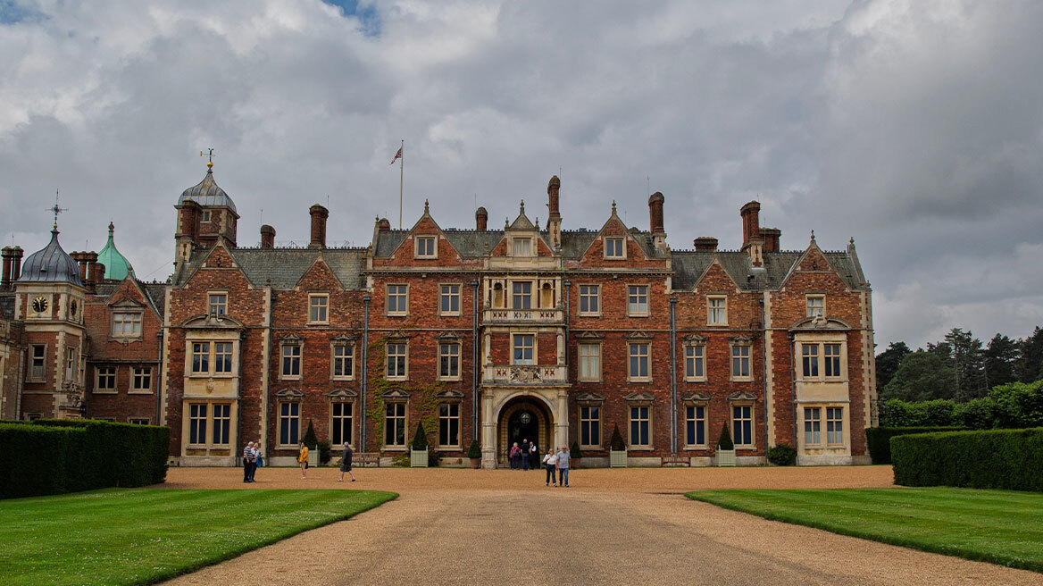 Πού ζει τελικά η βρετανική βασιλική οικογένεια; Aυτό είναι το χαρτοφυλάκιο ακινήτων αξίας 8,2 δισ. ευρώ