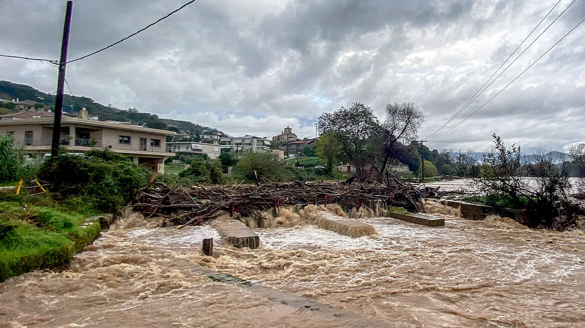 Σε κατάσταση εκτάκτου ανάγκης πολλές περιοχές στην Ήπειρο - Σε πέντε μέρες έπεσε η βροχή ενός έτους της Αττικής - Δείτε βίντεο και φωτογραφίες

