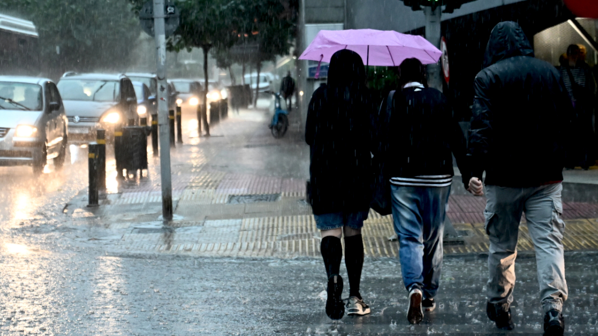 Για νέα «σοβαρή πανελλαδική κακοκαιρία» προειδοποιούν οι μετεωρολόγοι - Μετρά τις πληγές της από τις καταστροφές η Δυτική Ελλάδα