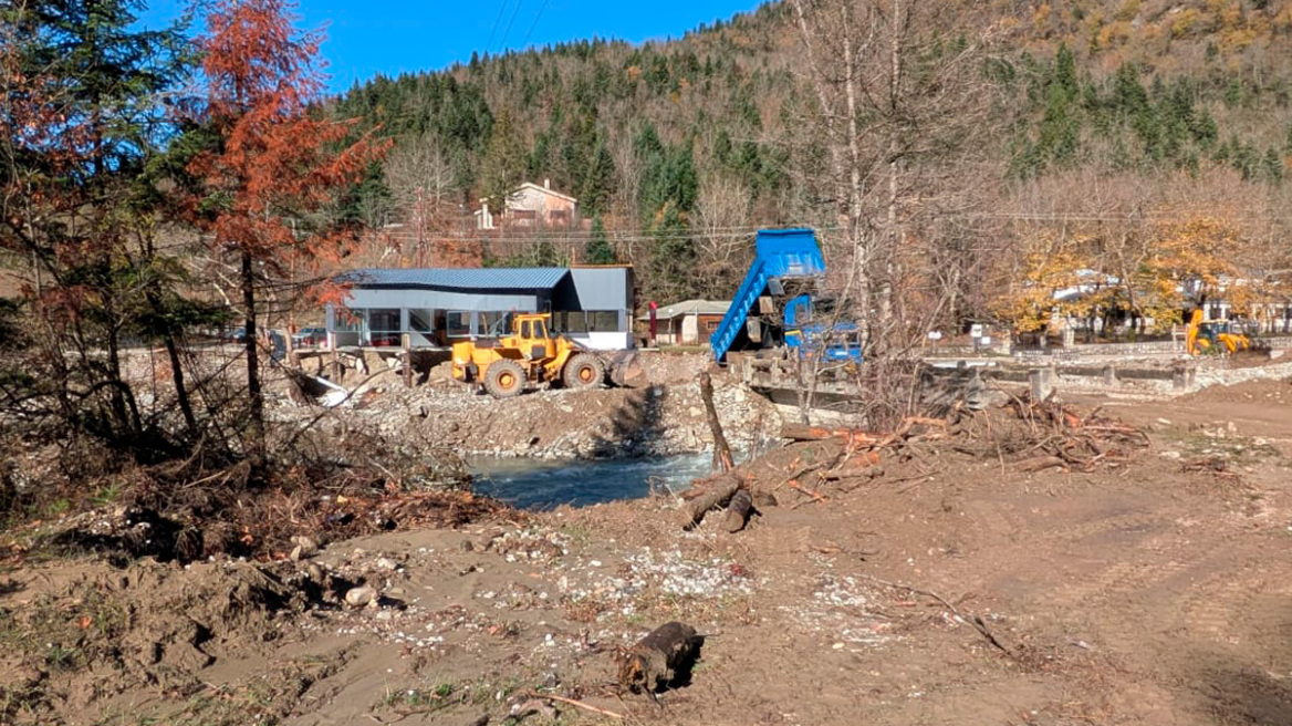 Ζημιές σε αναψυκτήριο και αποκλεισμένοι δρόμοι στον Ασπροπόταμο Τρικάλων από την υπερχείλιση ποταμού - Δείτε βίντεο και φωτογραφίες