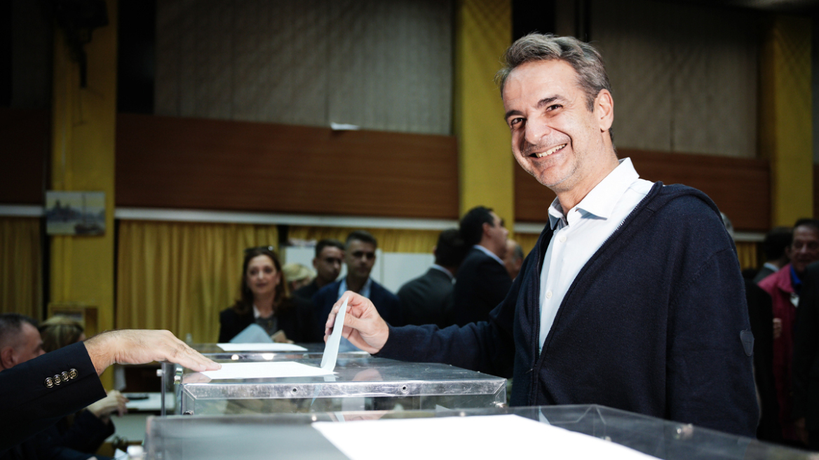 Χαμόγελα στη ΝΔ για την κινητοποίηση του κομματικού μηχανισμού με το βλέμμα σε συνέδριο και εκλογές