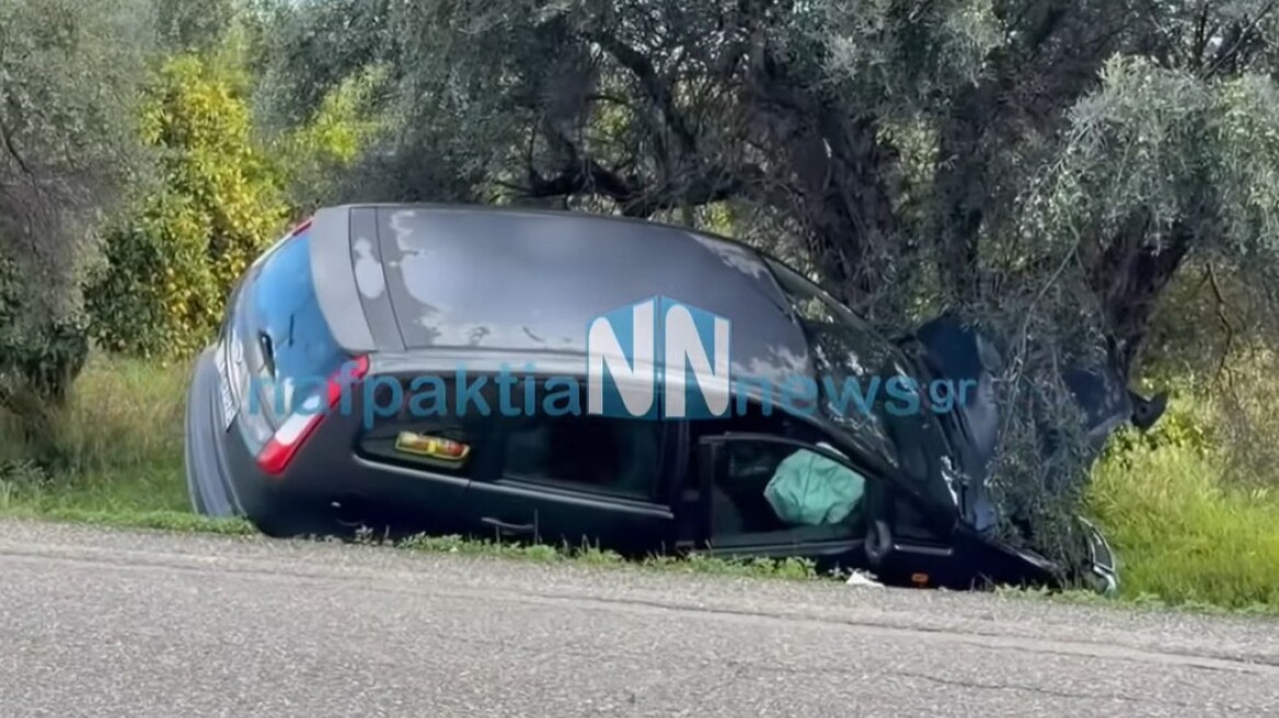 Αυτοκίνητο εξετράπη της πορείας του και καρφώθηκε σε δέντρο στη Ναύπακτο - Δείτε βίντεο