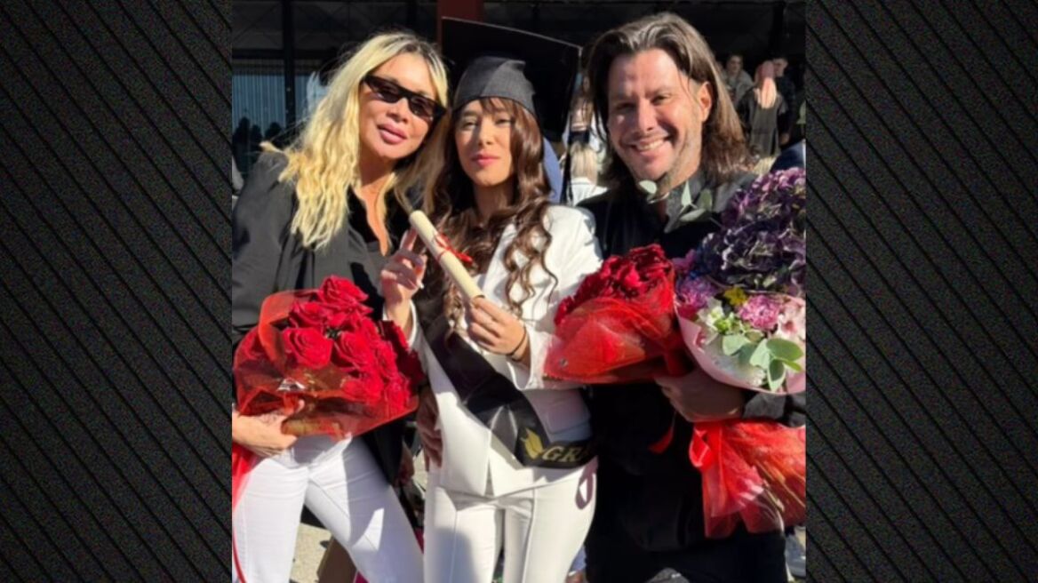 Πάολα: H κόρη της πήρε το πτυχίο της - Η οικογενειακή φωτογραφία