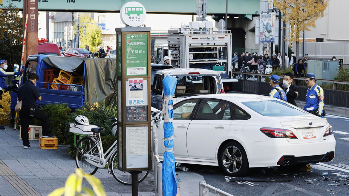 Αυτοκίνητο έπεσε σε πεζούς στο Τόκιο - Ένας νεκρός και τουλάχιστον 10 τραυματίες, δείτε βίντεο