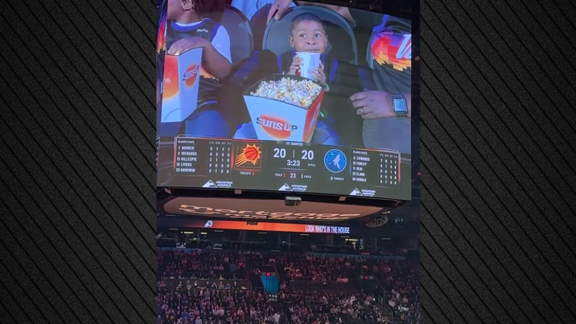 Μικρός φίλος των Φοίνιξ Σανς κλέβει τις εντυπώσεις με τις αξιολάτρευτες αντιδράσεις του και γίνεται viral - Δείτε βίντεο