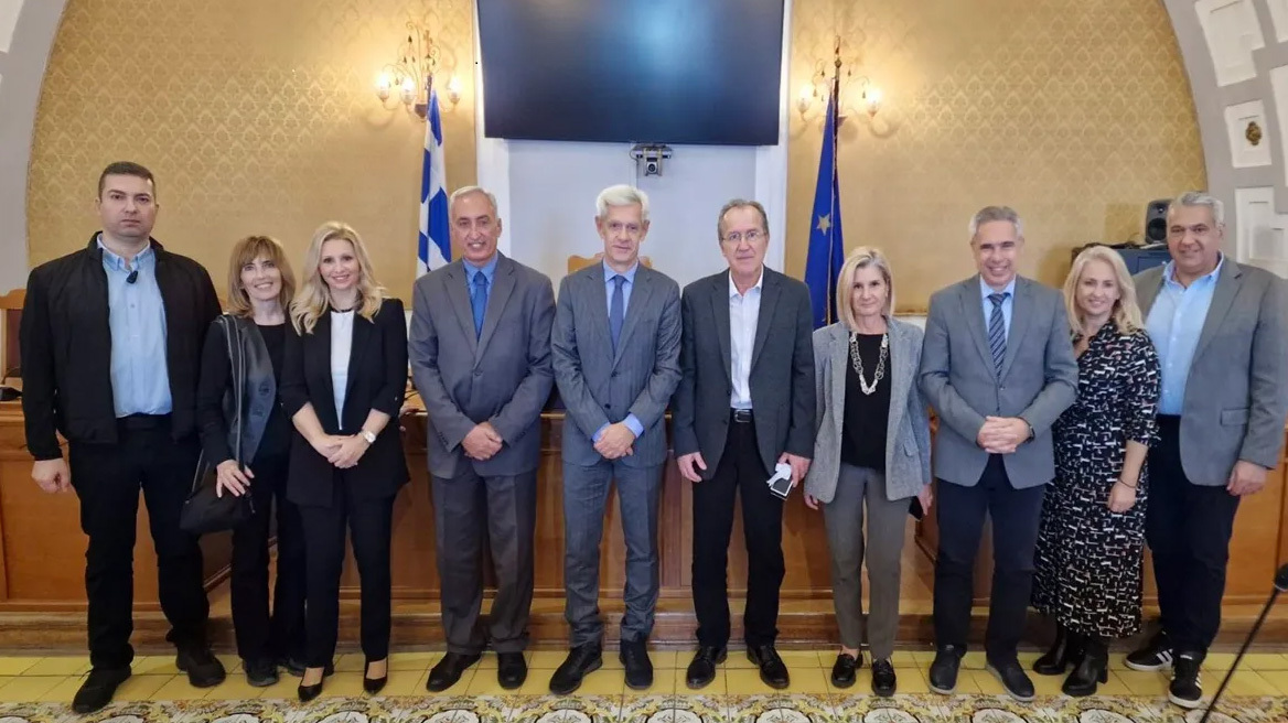 
"Γέφυρα" στο Νότιο Αιγαίο από τα Εκπαιδευτήρια Δούκα