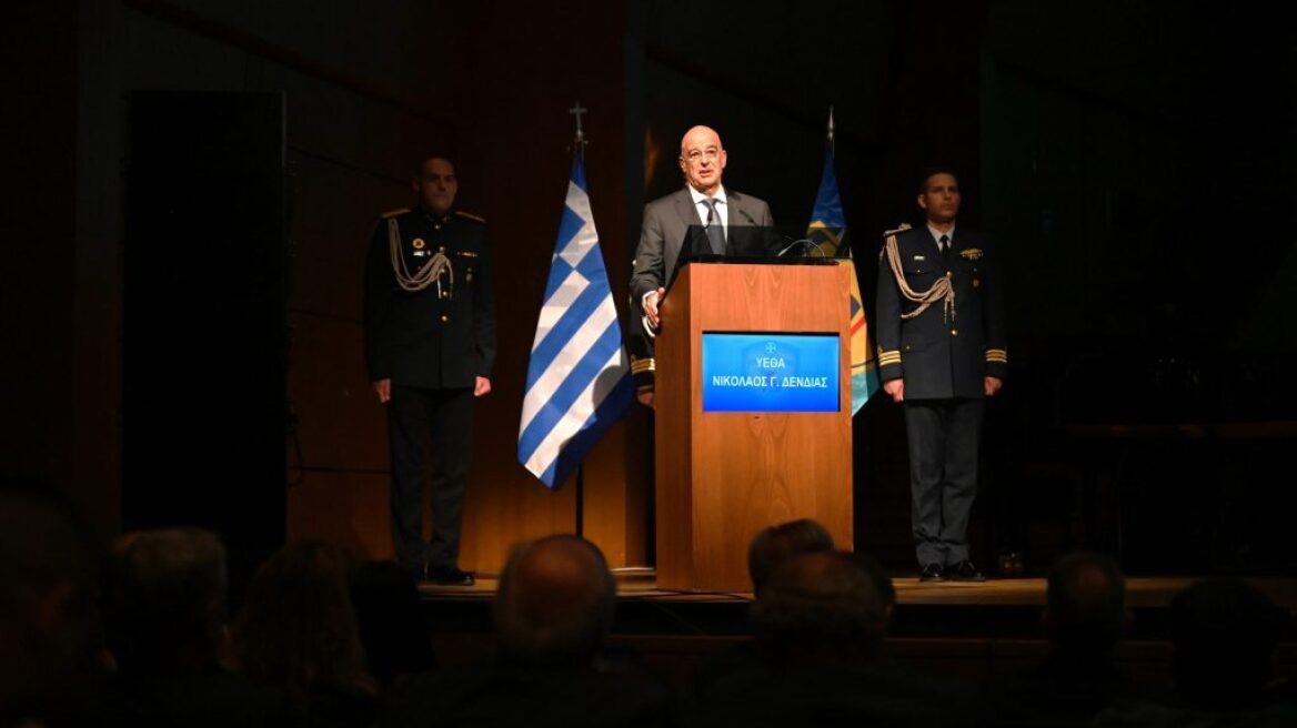 Λαμπρή εκδήλωση παρουσία Δένδια για την ημέρα των Ενόπλων Δυνάμεων στο Μέγαρο Μουσικής