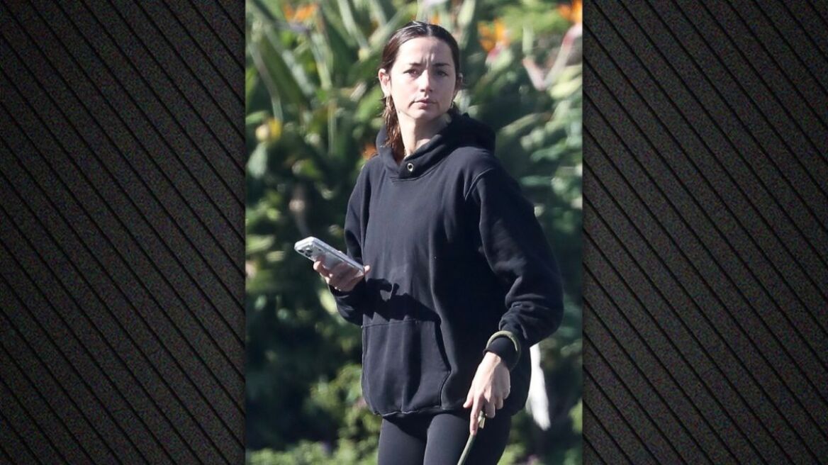 Η Άνα ντε Άρμας χωρίς μακιγιάζ στους δρόμους του Λος Άντζελες - Δείτε φωτογραφίες