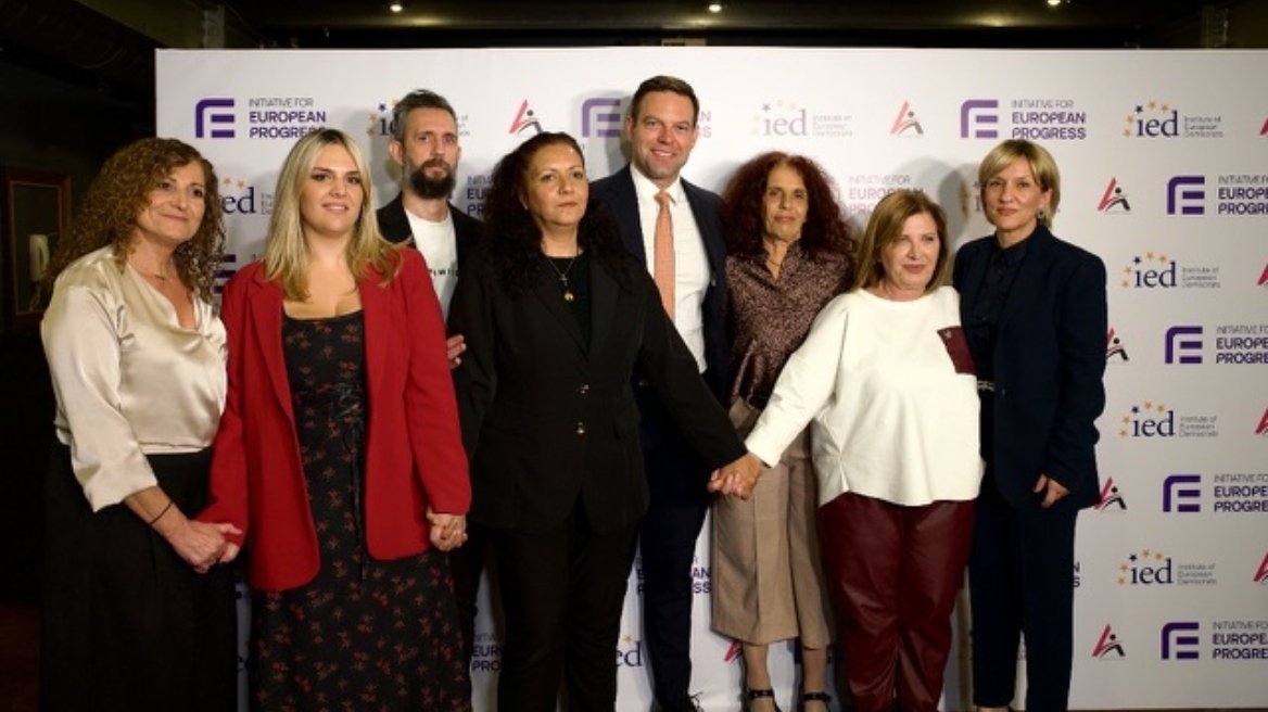 Κασσελάκης: Η κοινωνία δεν μπορεί πλέον να αποστρέφει το βλέμμα από την έμφυλη βία