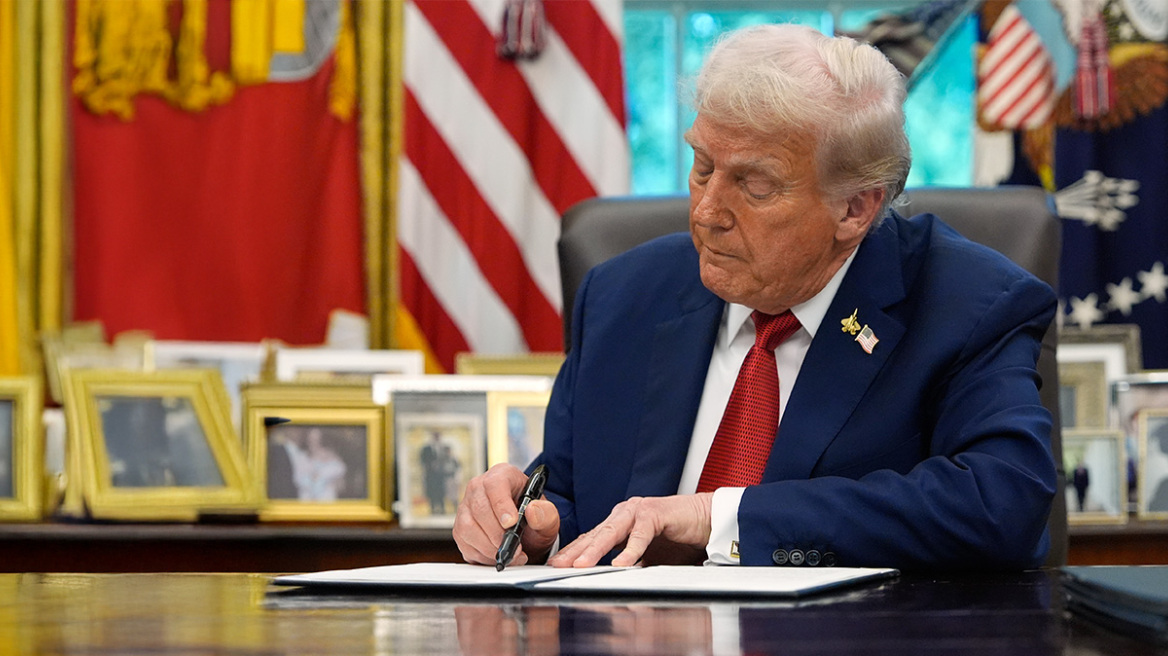 Ο Τραμπ προανήγγειλε εκτελεστικό διάταγμα για ενιαία έγκριση εφαρμογών AI