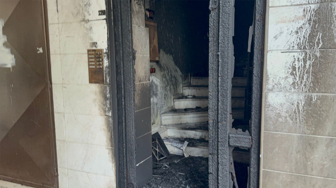 Θεσσαλονίκη: Πρώην υπάλληλος της ΕΥΠ μένει στην πολυκατοικία που έγινε η έκρηξη με γκαζάκια